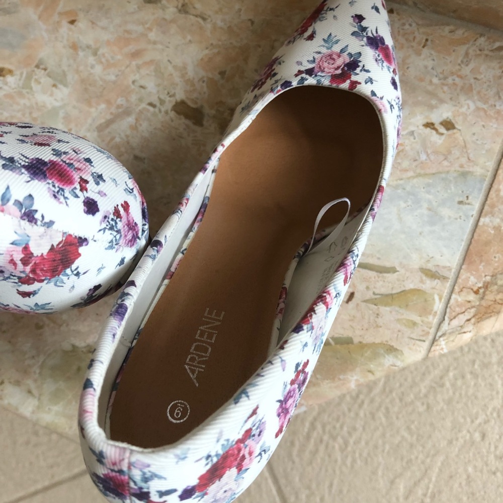 Gorgeous floral heels NWOT Ardene size 9 - Picture 5 of 6